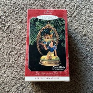 Hallmark 1998 Snow White Ornament